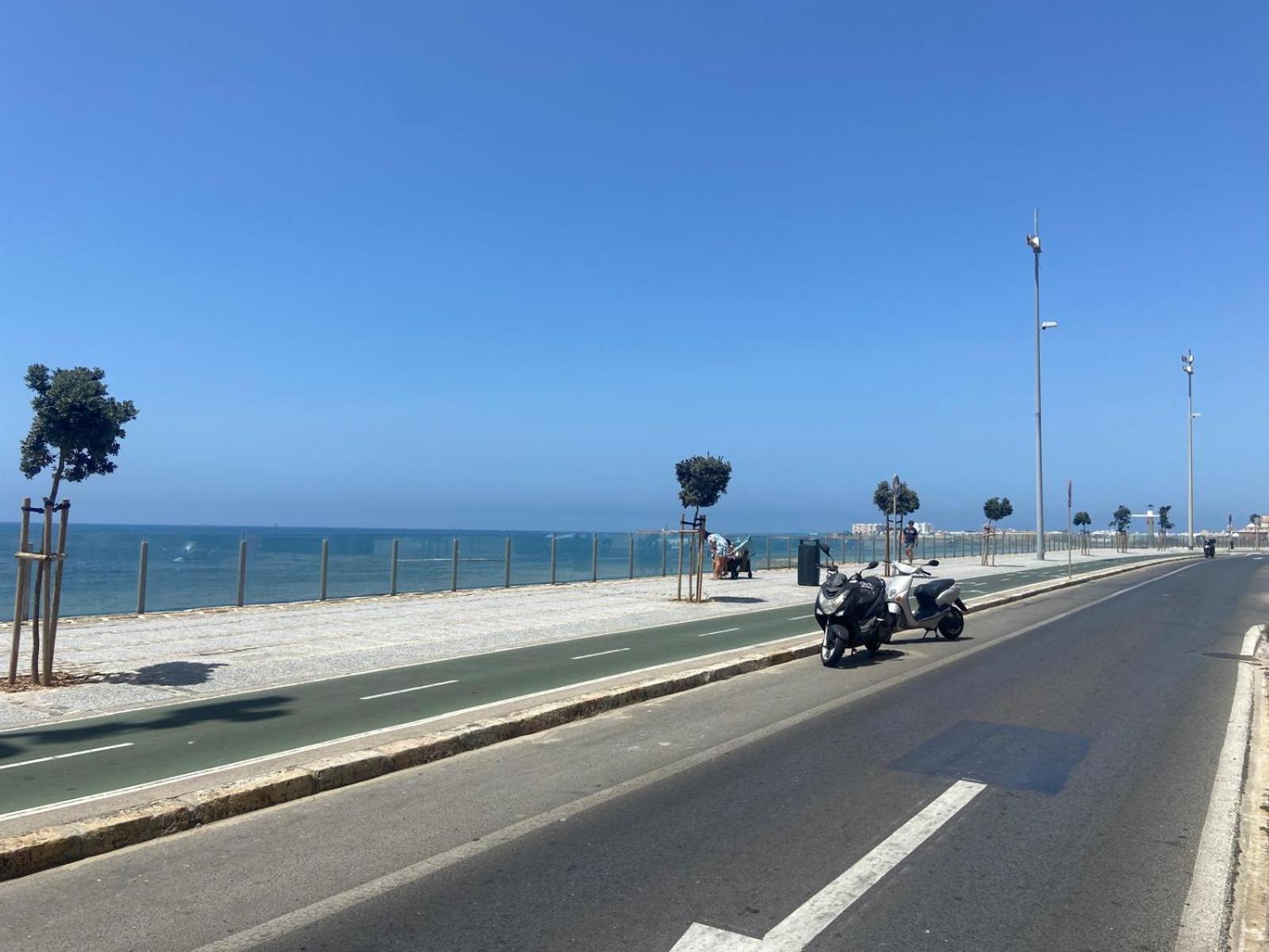 Apartamento A Pie De Playa Cadiz Bagian luar foto